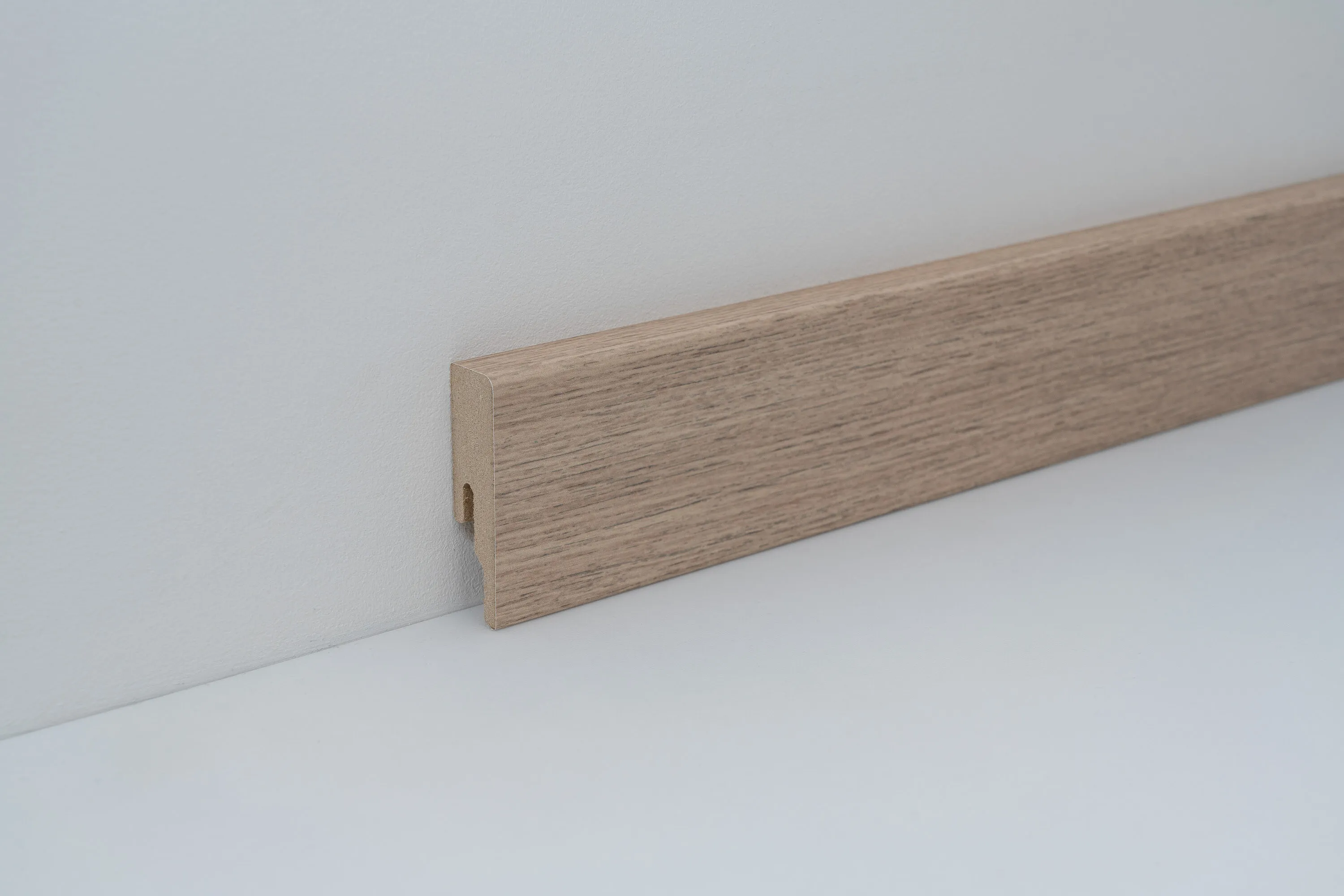 Accessories | Skirting board Unity 16 x 60 mm | F6010133