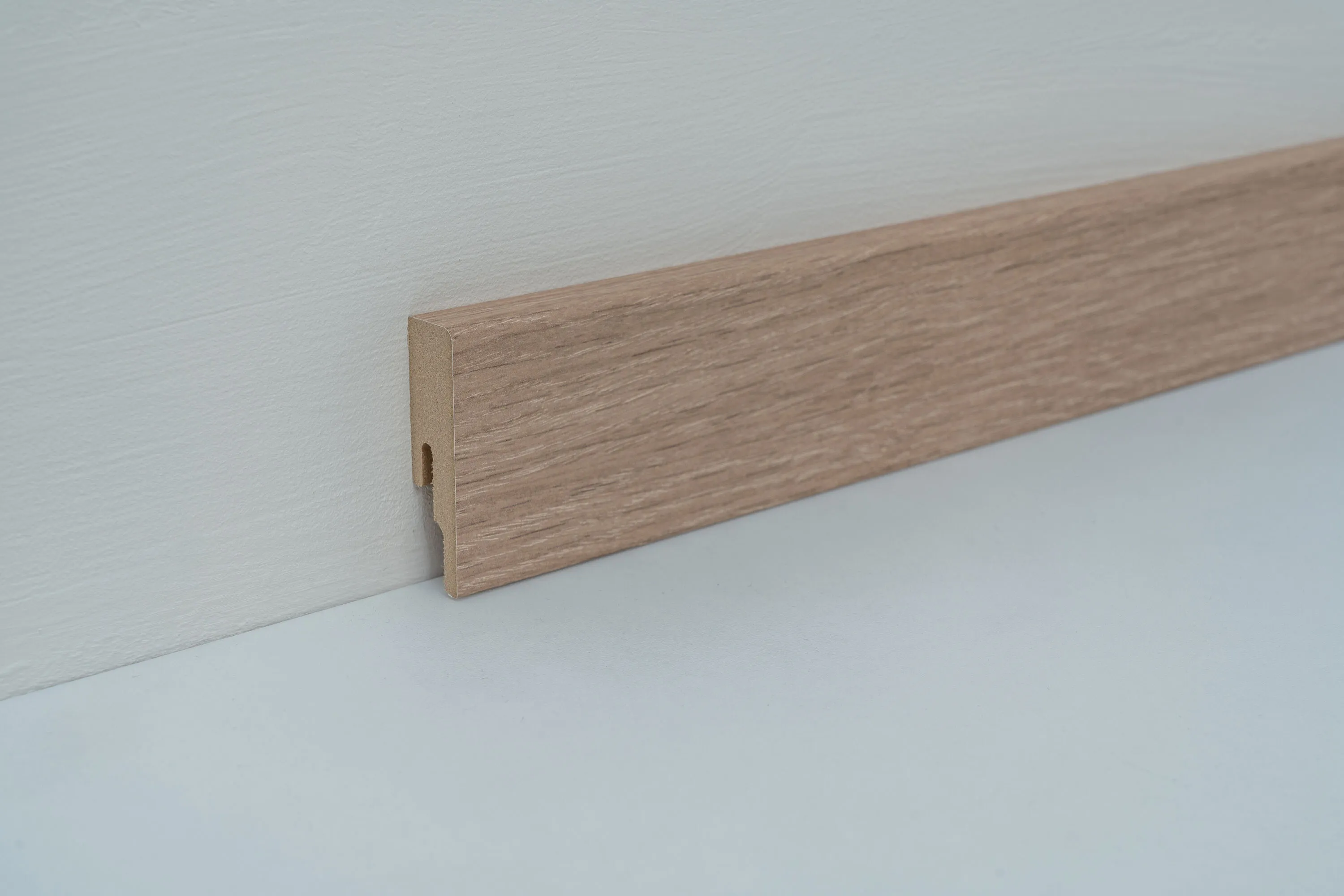 Accessories | Skirting board Unity 16 x 60 mm | F6010114