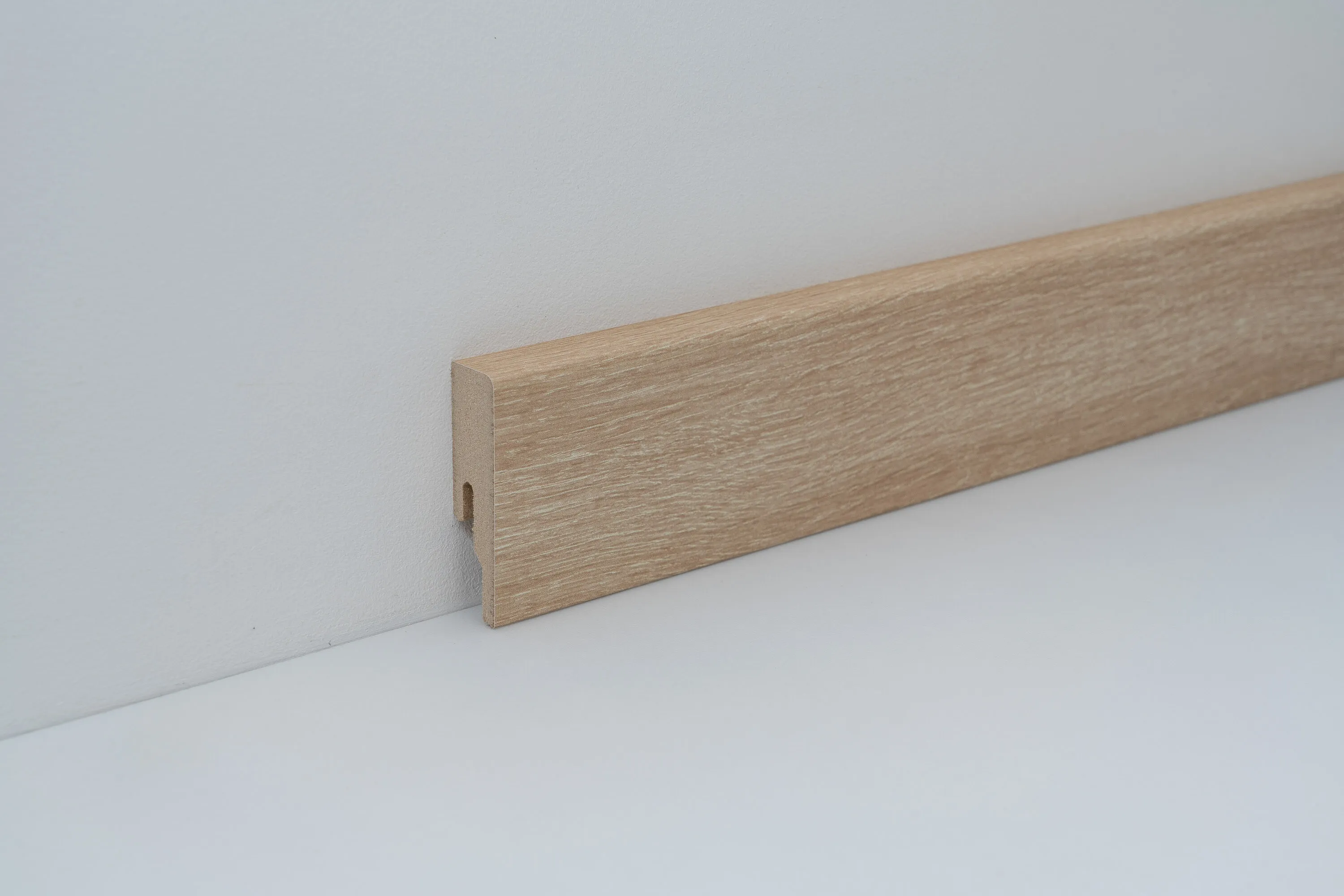 Accessories | Skirting board Unity 16 x 60 mm | F6010134